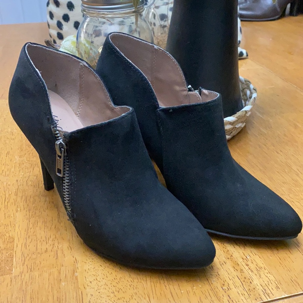 Mossimo black ankle boots